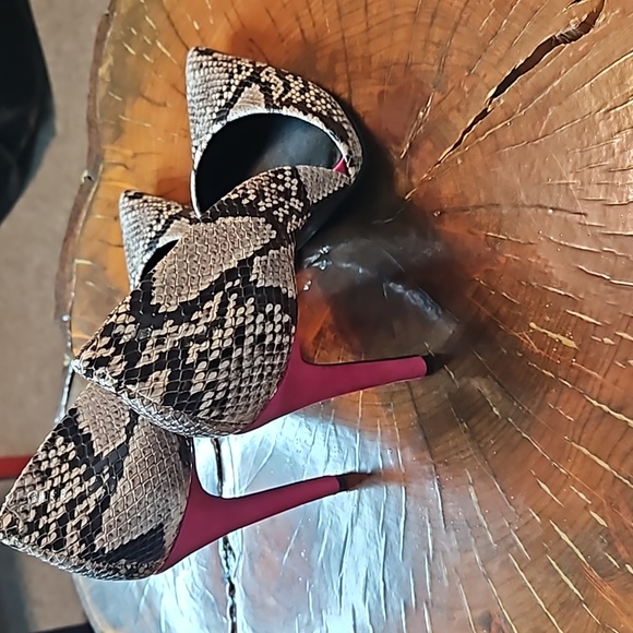 Ladies still lettuce - Picture 2 of 2